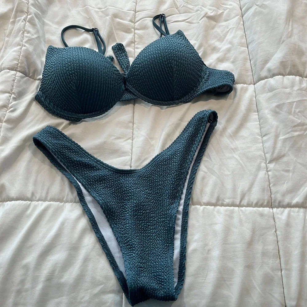 bikini - Picture 1 of 5